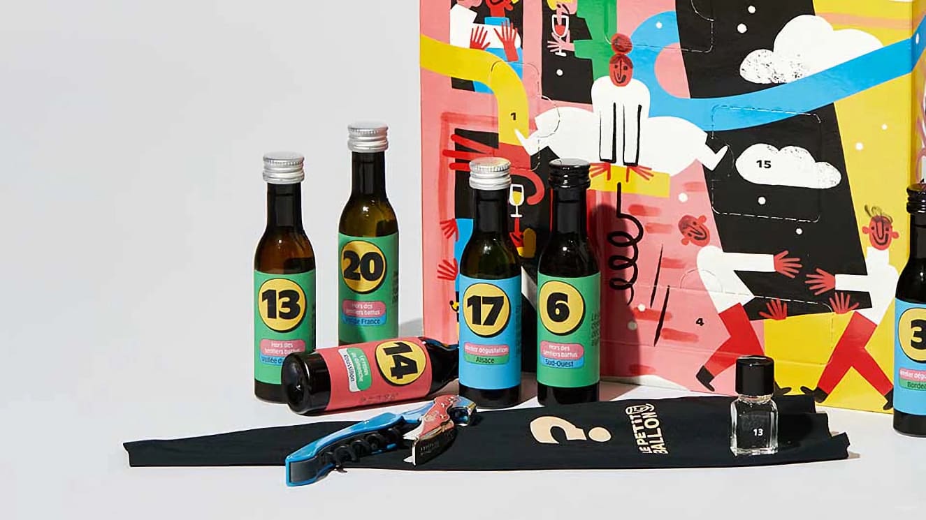 Contenu du calendrier de l’Avent 2025 Le Petit Ballon avec mini-bouteilles de vin et accessoires de dégustation.
