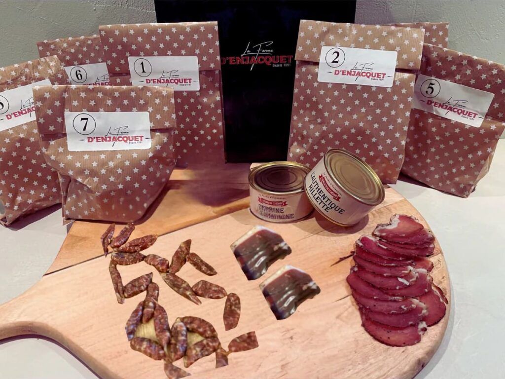 Le calendrier de l'après saucisson et charcuterie de La Ferme d'Enjacquet, emballés dans des sachets individuels.