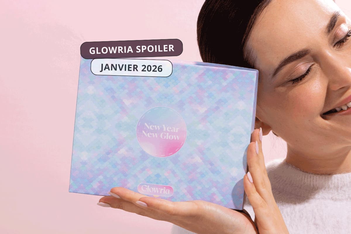Spoiler de la box beauté Glowria de janvier 2026, présentée en gros plan par une femme, article par Box AZ.