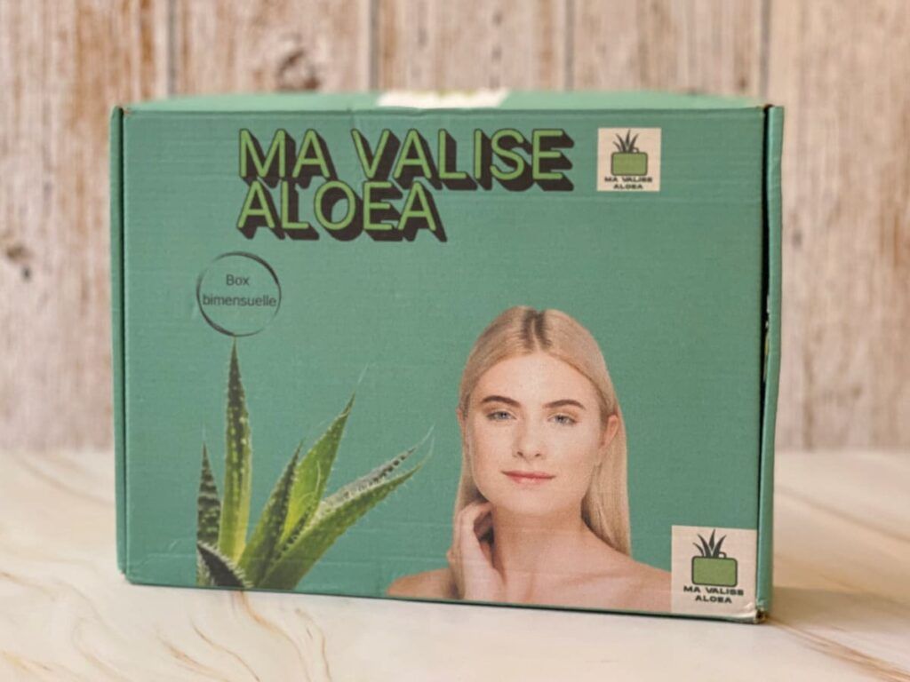 Boîte de la box Ma Valise Aloea avec son design vert et une illustration d’aloe vera