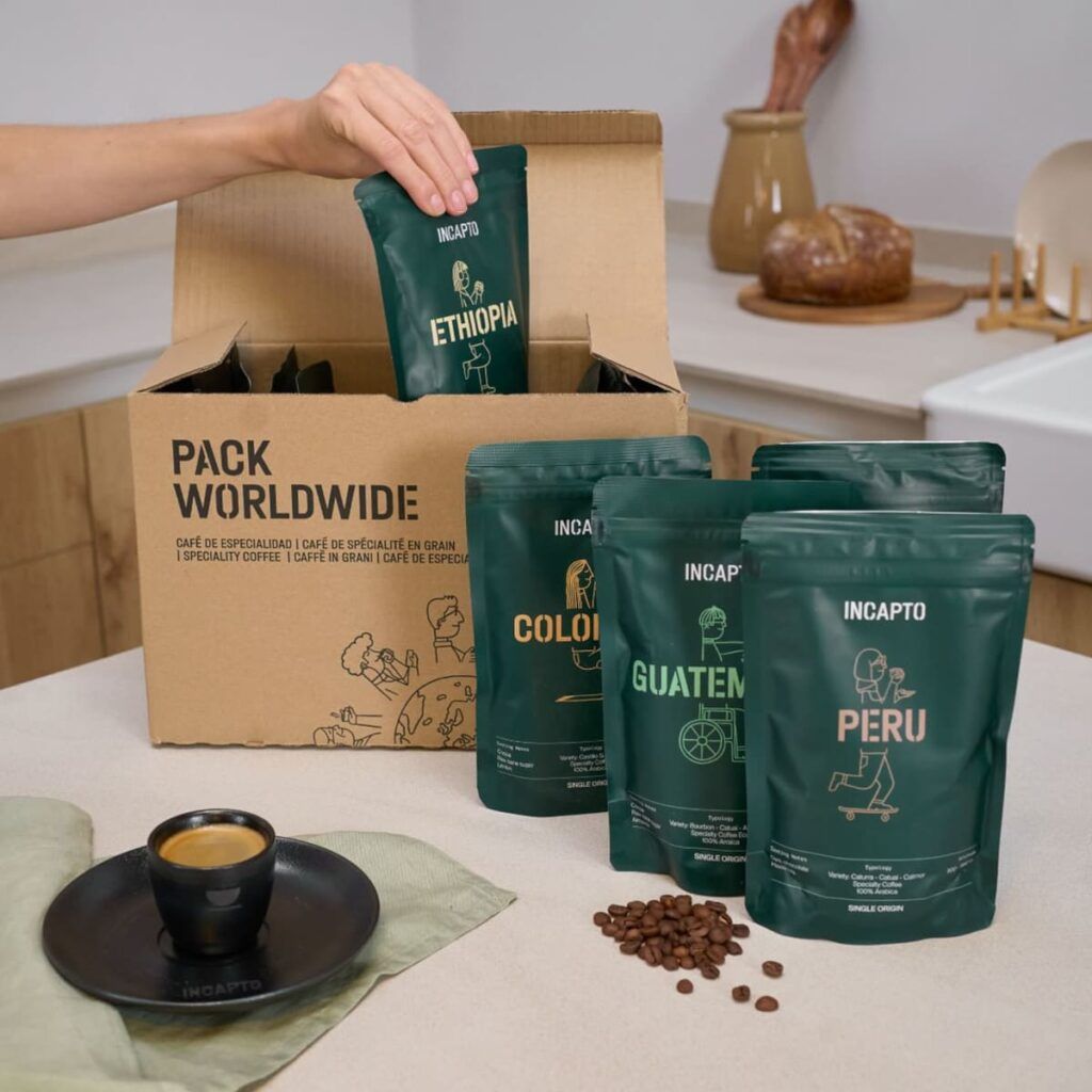 Coffret Incapto café en grains avec assortiment de cafés du monde et grains de café sur table
