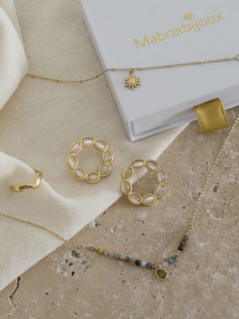 Ma Box Bijoux box bijoux femme avec collier pierres naturelles, bague et boucles d’oreilles dans coffret blanc