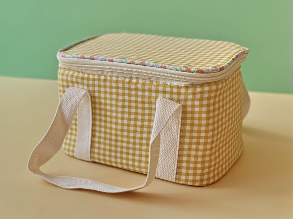 Lunch bag isotherme My Little Box à motif vichy jaune avec poignées en tissu