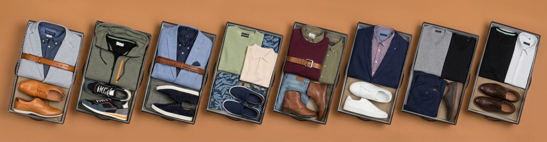 Image d’illustration de la catégorie box vêtements homme, avec plusieurs box contenant des tenues masculines complètes et accessoires assortis
