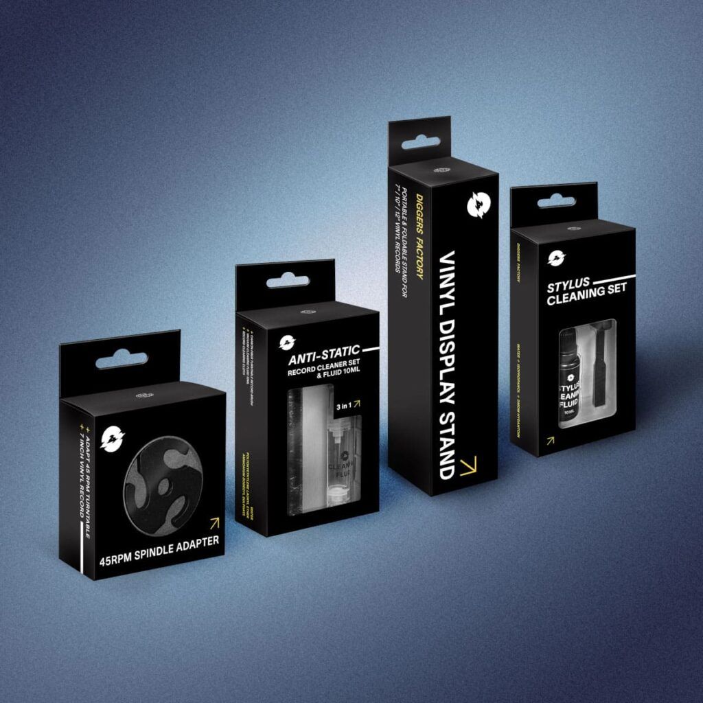 Exemples de cadeaux mensuels inclus dans The Vinyl Box avec accessoires et produits d'entretien pour vinyle