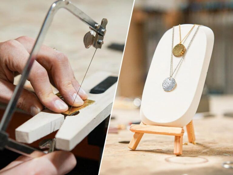 Atelier bijouterie Wecandoo avec artisan découpant un métal et collier fait main exposé sur support