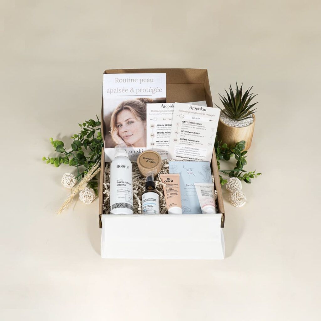 Exemple de box Atopiskin contenant une routine complète de soins pour peaux sensibles avec guide et cartes conseils