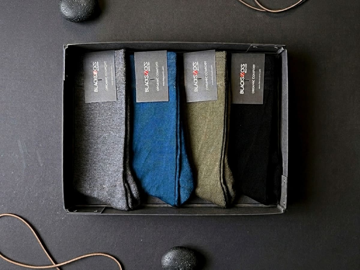 Abonnement chaussettes BlackSocks, coffret contenant quatre paires de chaussettes homme de différentes couleurs vues de dessus