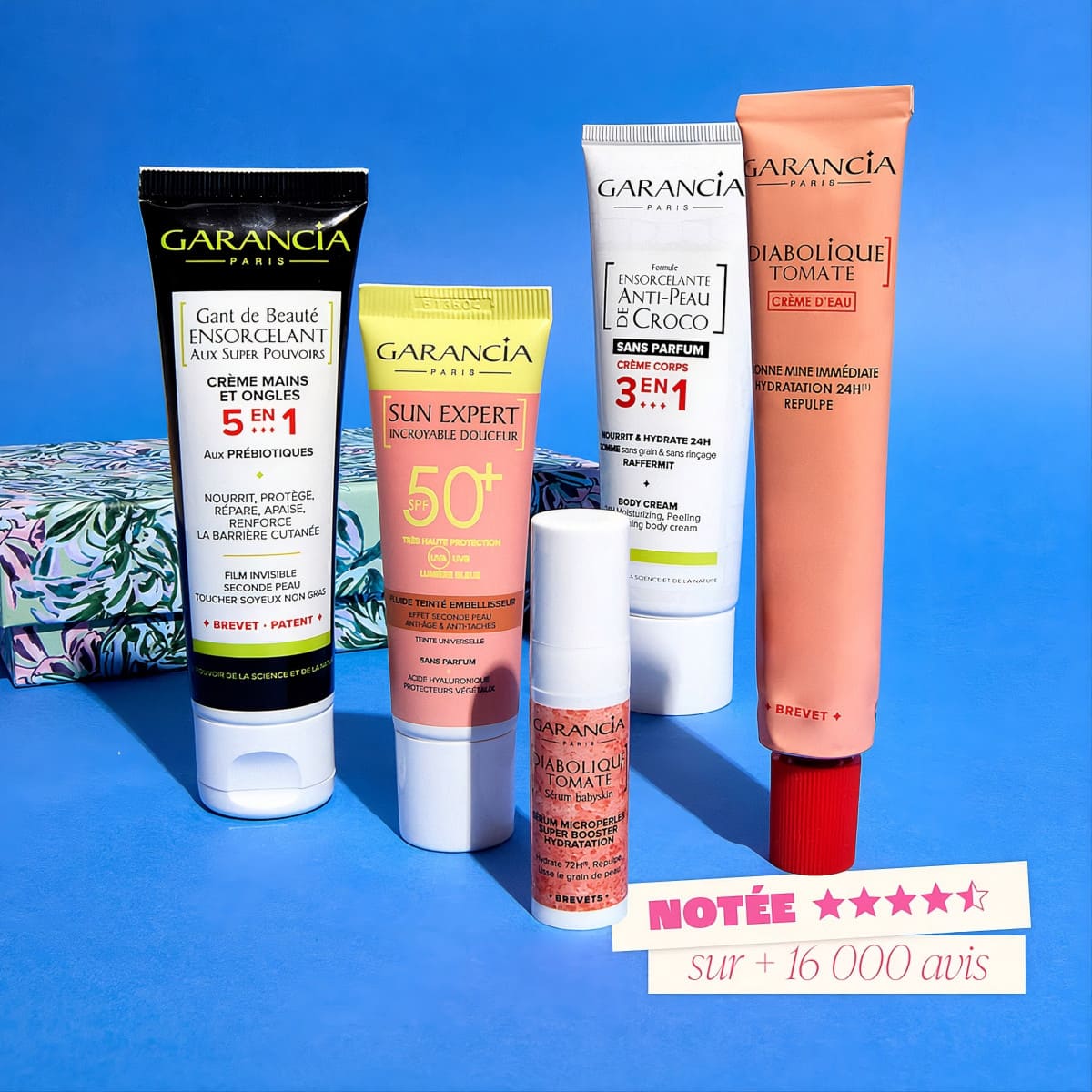 Les cinq soins Garancia de la Summer Box présentés sur un fond bleu