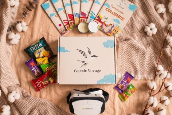 Capsule Voyage, box de voyage sensorielle avec casque de réalité virtuelle, snacks et carnets de destinations