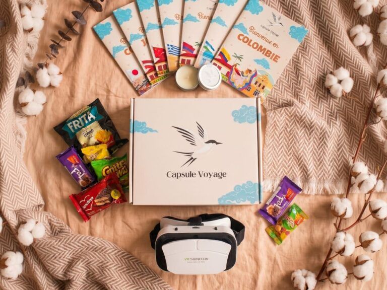 Capsule Voyage, box de voyage sensorielle avec casque de réalité virtuelle, snacks et carnets de destinations