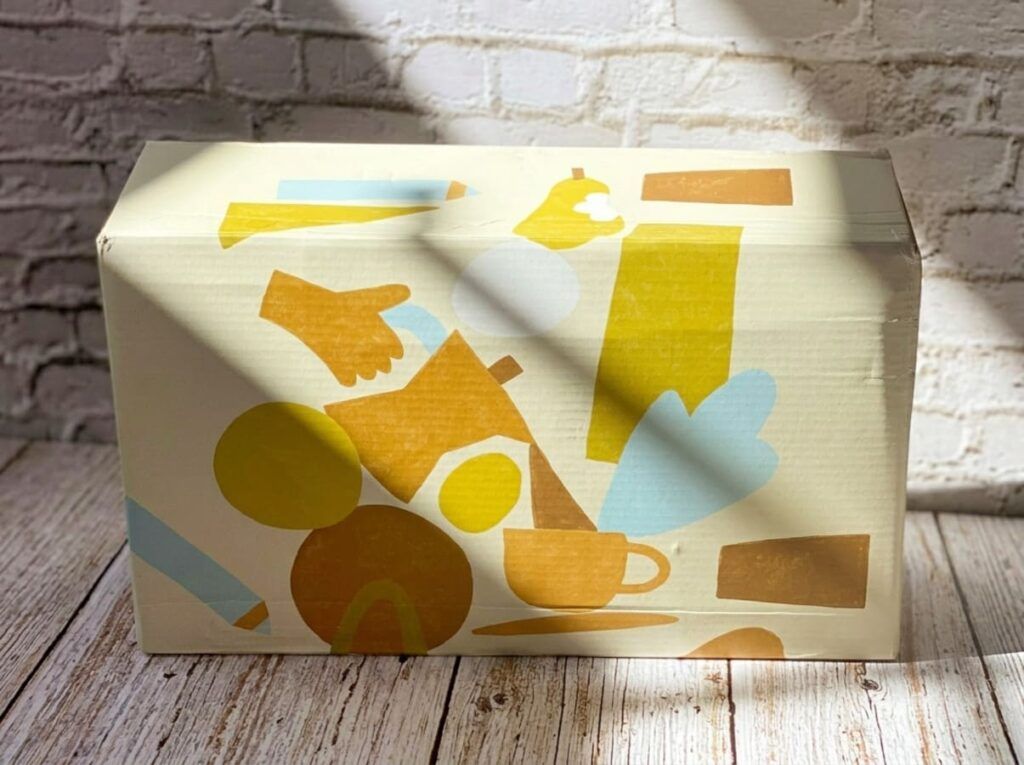 Recto illustré de la My Little Box Le Jour se Lève aux motifs colorés inspirés du petit-déjeuner