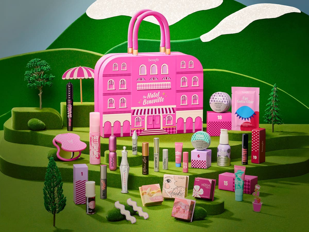Calendrier de l'Avent 2026 de la marque Benefit sur le thème The Hotel Beneville