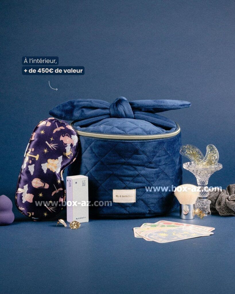 Vanity bleu My Little Box entouré de ses accessoires beauté et lifestyle