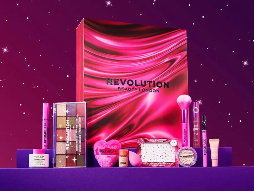 Calendrier de l'avent 2026 de Revolution Beauty, avec maquillage vegan.