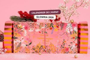 Spoiler calendrier de l'Avent Glowria 2026 avec son coffret rose en forme de grande papillote de Noël
